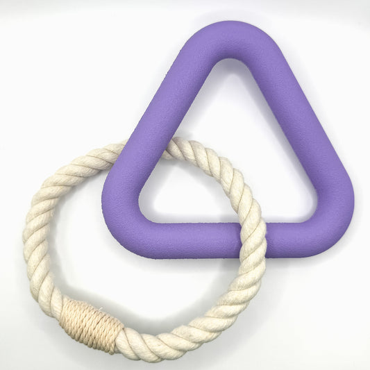 Paarse_Kauwtriangel_bijtspeeltje_van_natuurlijk_rubber_in_diverse_kleuren_paars