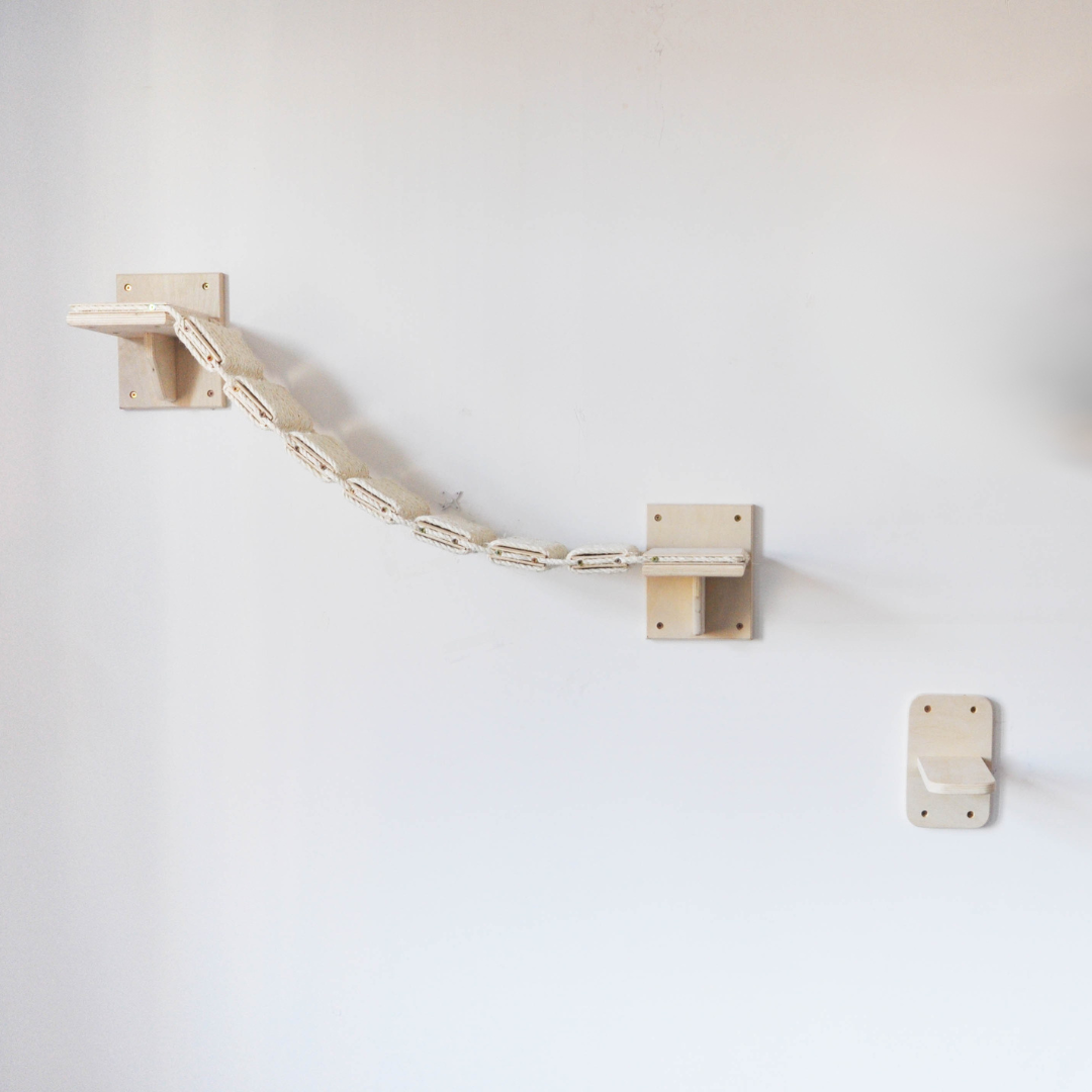 Kattenklimladder houten klimtrap voor katten aan de muur, met touwstructuur