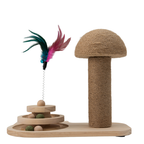 Houten krabpaal in paddenstoelvorm met sisal paal, veren speelgoed en speelballetjes voor katten