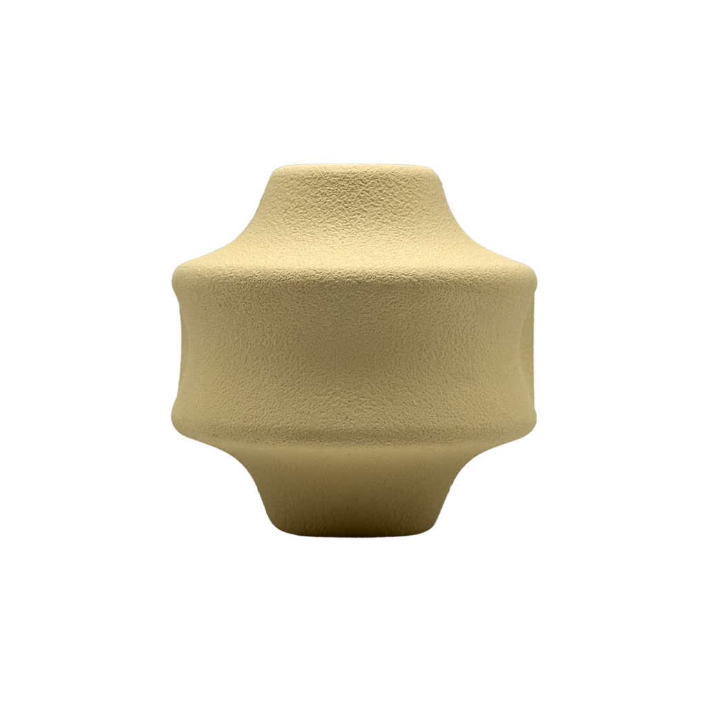 beige snackbal van natuurlijk rubber voor honden voor mentale uitdaging