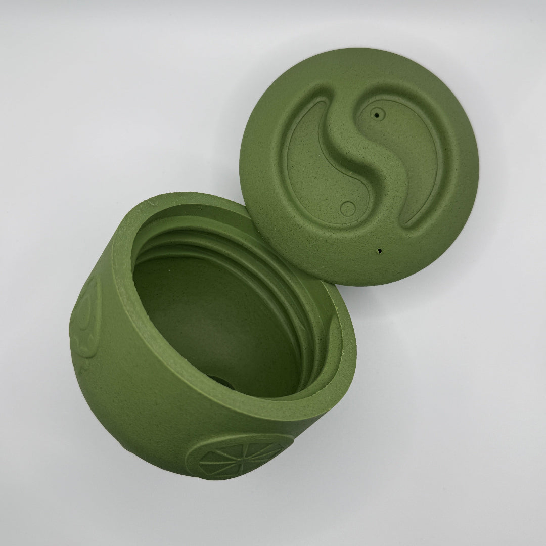 honden speelgoed olijfgroene Snuffel & Snack Bal van duurzaam natuurlijk rubber, gevuld met brokjes binnenkant
